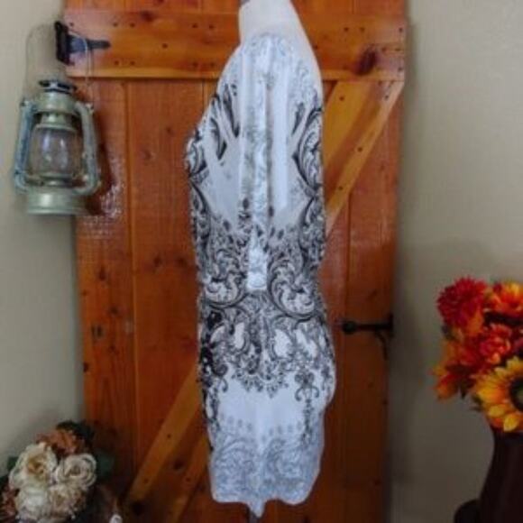 SWANKYS Asymmetrical Sleeves Embellished Tunic Top - Picture 3 of 5